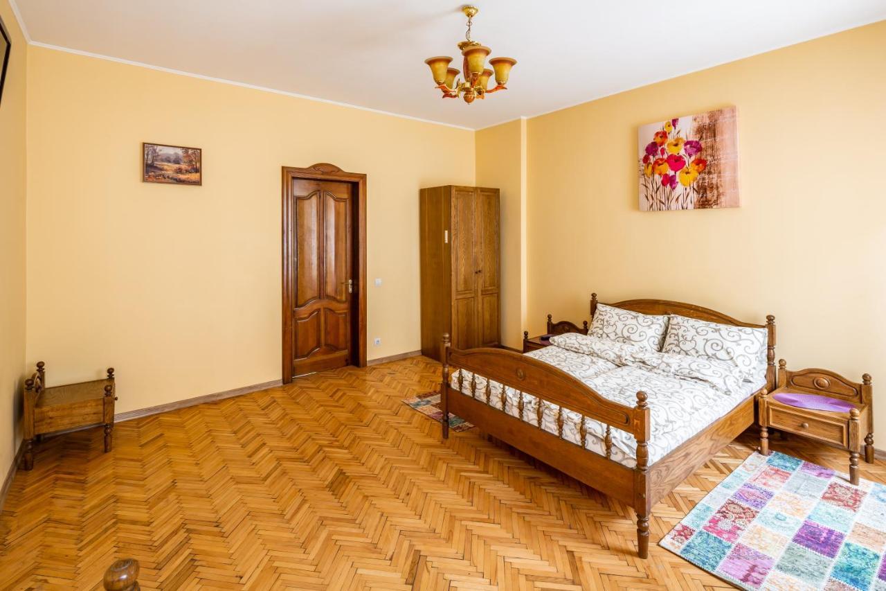 Apartment On Yana Zhizhky Lviv Exterior photo