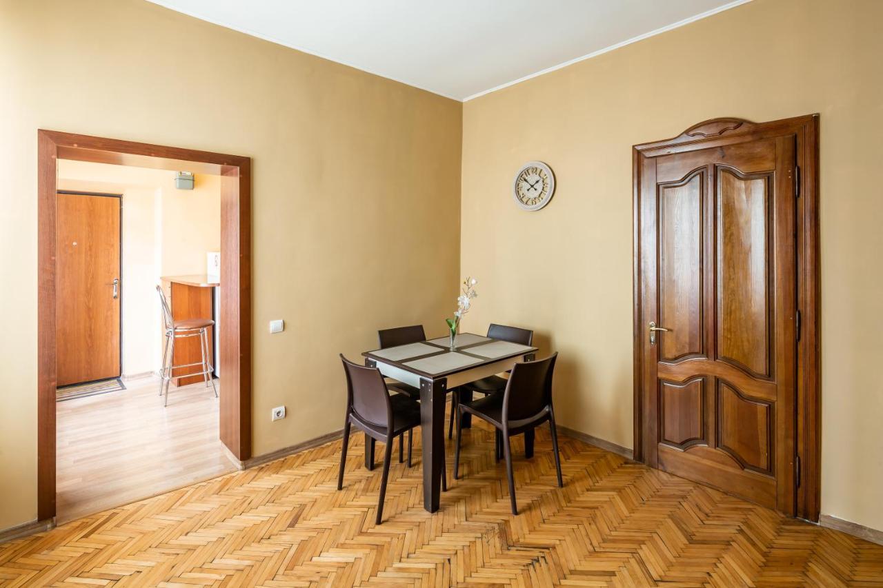 Apartment On Yana Zhizhky Lviv Exterior photo